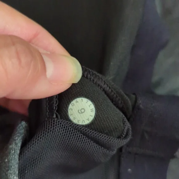 Lululemon Grey Workout Tank, Size 6 - Picture 5 of 5